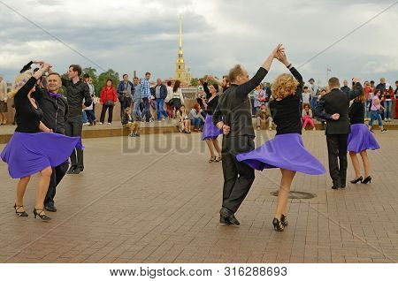 Saint-petersburg.russia.july 13.2019.dancing In The Town Square In The Fresh Air.anyone Who Wants To