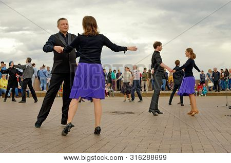 Saint-petersburg.russia.july 13.2019.dancing In The Town Square In The Fresh Air.anyone Who Wants To