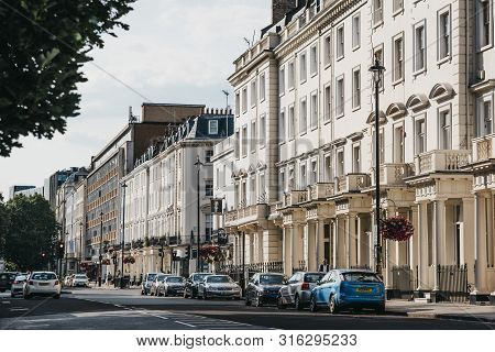 London, Uk - July 16, 2019: Row Of White Terraced Houses On A Street In Pimlico During Golden Hour. 