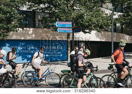 London, Uk - July 16, 2019: Group Of Cyclists Waiting On A Traffic Light On Street In Pimlico, Londo