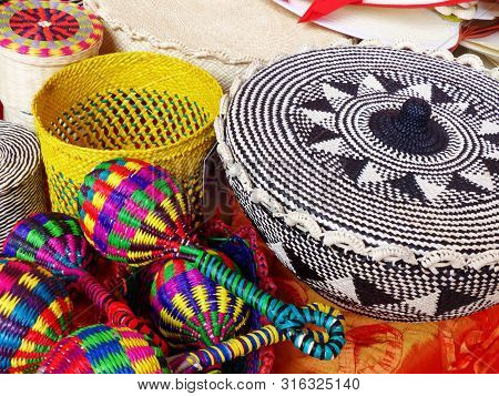 Various Wicker Souvenirs - Baskets, Dolls, Vases, Hats, Toys And More - Made From Toquilla Straw, Ve