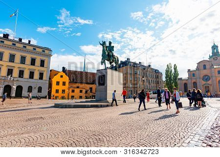 Stockholm,sweden-july13,2019: Tourists At Slottsbacken Near The Stockholm Cathedral And The Royal Pa