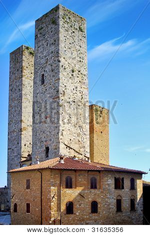 Soylu vatandaşları kuleleri. San Gimignano, İtalya