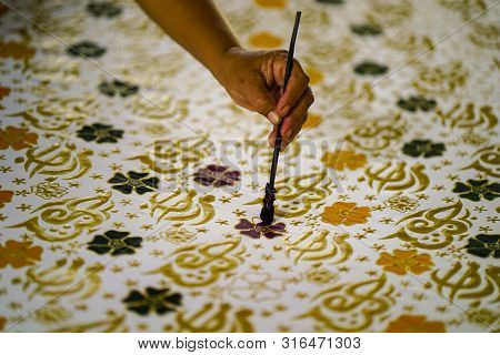 August 11 2019, Surakarta Indonesia : Close Up Hand To Make Batik On The Fabric With Canting With Bo