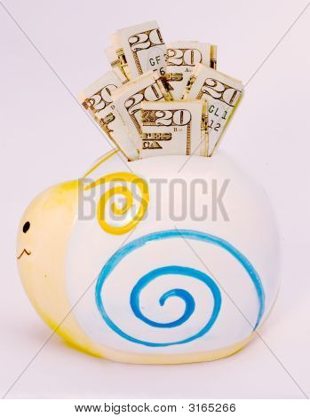 茶壶里面的满是 20 美元的钞票