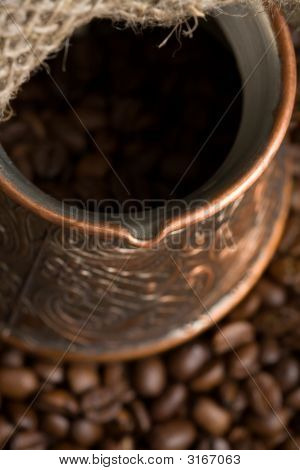 Cezve を新鮮な焙煎コーヒー豆荒布を