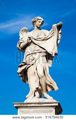 Beautiful Angel With The Sudarium Statue Created By Cosimo Fancelli On The 16Th Century At Sant Ange