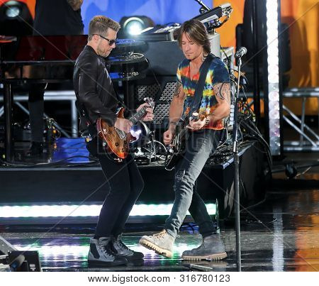 NEW YORK - AUG 9: Keith Urban (R) and Danny Rader perform on ABC's 