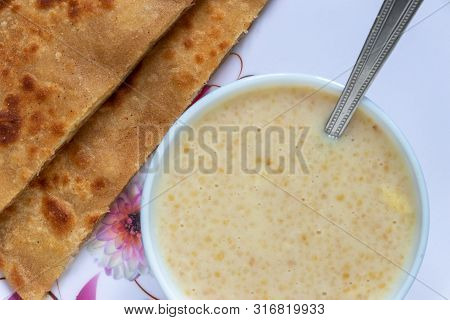 Egg Paratha With Dalia Or Daliya, Cereal Food Know As Bulgur Cooked In Milk Served With Egg Stuffed 
