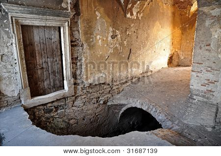 Le rovine del castello di Banffy in Bontida, vicino a Cluj Napoca, Romania