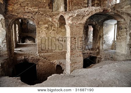 Le rovine del castello di Banffy in Bontida, vicino a Cluj Napoca, Romania
