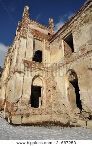Le rovine del castello di Banffy in Bontida, vicino a Cluj Napoca, Romania