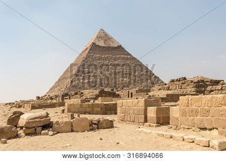 The Pyramid Of Khafre The Second Largest Of The Pyramids Of Giza