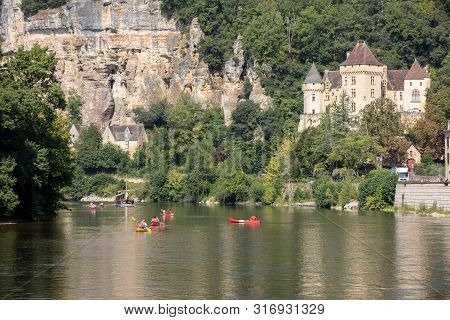 La Roque-gageac, Dordogne, France - September 7, 2018: Canoeing And Tourist Boat, In French Called G
