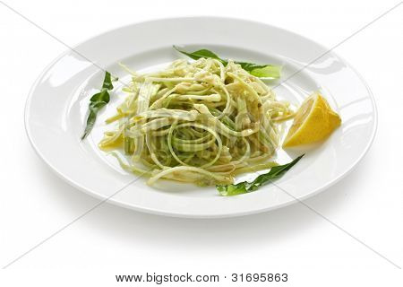 puntarelle alla romana, spárga cikória saláta öntettel szardella, olasz konyha