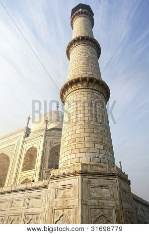 Taj Mahal beyaz mermer mezar.