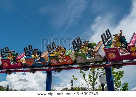 Orlando, Florida. August 07, 2019. People Enjoying Super Grovers Box Car Derby. It Is A Family Frien