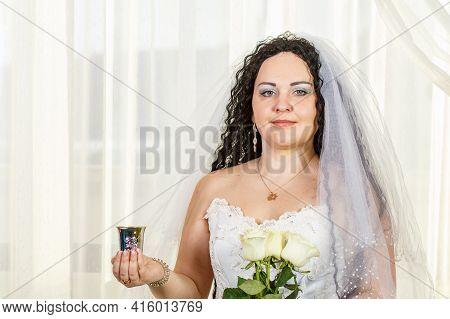 Jewish Bride With A Veil Before The Chuppa Ceremony With A Bouquet Of White Roses In Her Hands And A
