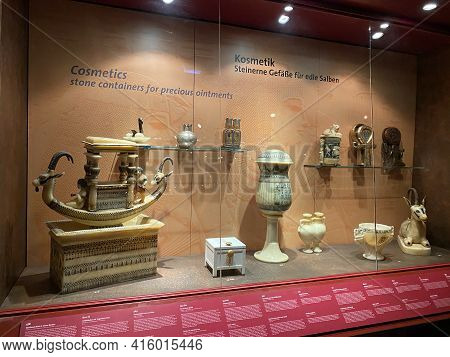 Cosmetics And Stone Container From The Tomb Of Tutanchamun In Window. Exhebition During Covid-19 At 