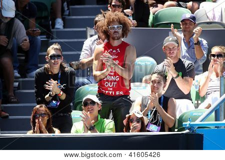 MELBOURNE, VC - 23 stycznia: Stefan Gordy z LMFAO w tłumie podczas Australian Open mecz w R
