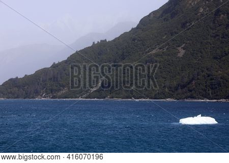 Hubbard Glacier, Alaska / Usa - August 08, 2019: View From Ship Cruise Deck Near Hubbard Glacier, Se