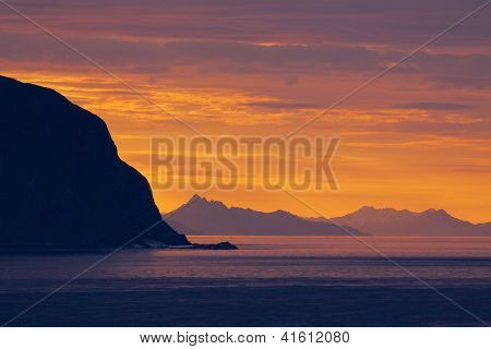 ดวงอาทิตย์เที่ยงคืนบน Lofoten