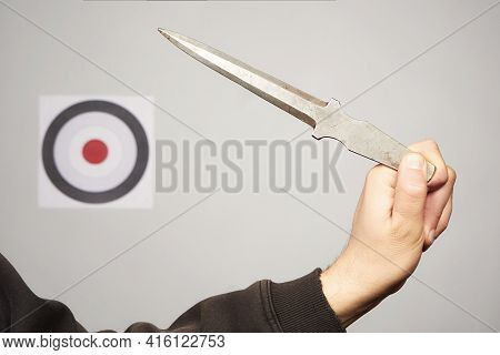 Detail Of Bad Finger Grip Of Throwing Knife