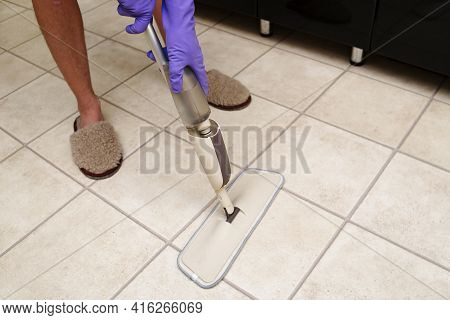 Mop Spray For Easy Cleaning. Spray On The Floor And Wipe The Floor With Microfiber. Wash The Floor Q