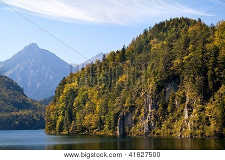 Montagne sul lago Alpsee