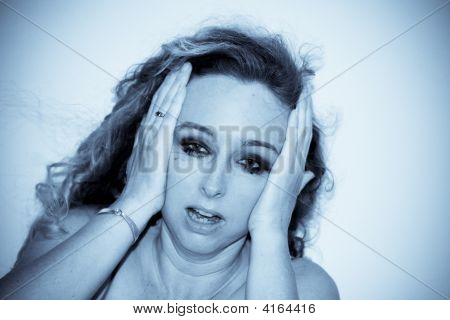 Femme pleurant