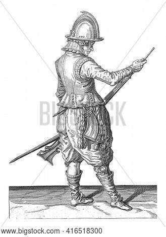 Soldier pushing powder and bullet with his ramrod in the course of his rudder, vintage engraving.