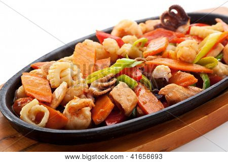 Kızarmış Seafoods - somon, karides, midye ve kalamar halkaları