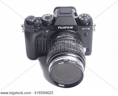 Moscow, Russia April 12, 2021 Fujifilm X-t3 With Camera Lens Carl Zeiss And Fringer Ef-fx Pro Ii Ada