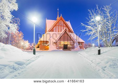Chiesa Cattedrale di Kiruna Svezia architettura al crepuscolo crepuscolo con star trail