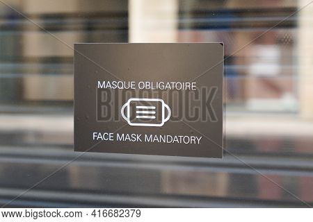 Bordeaux , Aquitaine France - 04 10 2021 : Masque Obligatoire Text French Means Face Mandatory Mask 