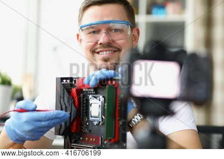 Blogger Demonstrates On Camera Repair Of Computer Board