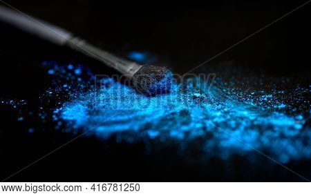 Nlue Eye Shadow Powder With A Brush