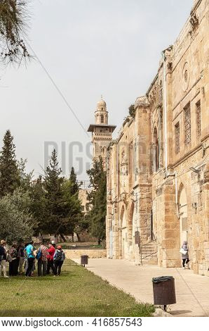 Jerusalem, Israel, March 3, 2021 : The South Part The Temple Mount And The Bab El Ghawanima Minaret 