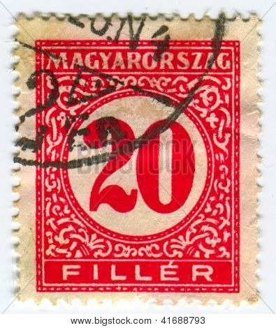 Hungria - por volta de 1931: Um selo imprimido em número de Hungria apresentando 20 em círculos, por volta de 1931.