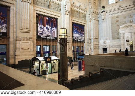 Milano (mi), Italy - October 04, 2017: Milano Centrale Railway Station Inside, Stazione Milano Centr