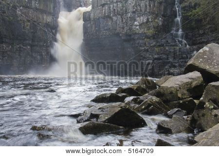 hohe Kraft Wasserfall