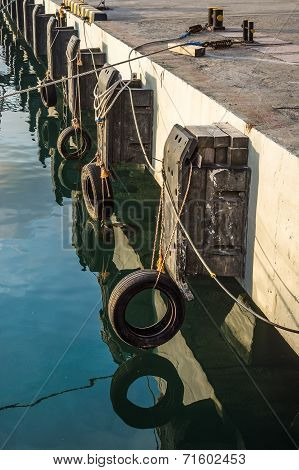 Shock absorption for the ships