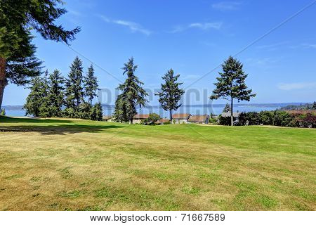 Beautitul Landscape With Water View. Federal Way, Wa