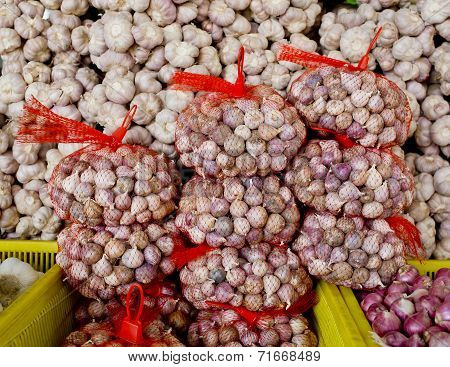 Lots Of White Purple Italian Garlic Bulbs On Display For Sale At An Outdoor Farmers Market