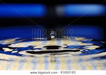 Falling into water droplets