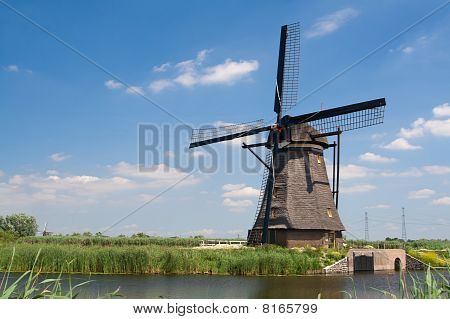 Traditionel hollandsk vindmølle i Kinderdijk