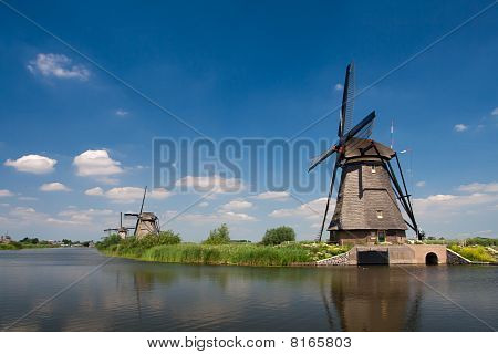 Traditionel hollandsk vindmølle i Kinderdijk