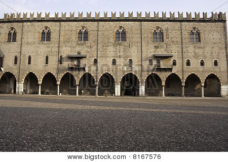 พาลาซโซ Ducale ใน Mantova (มานตัว)