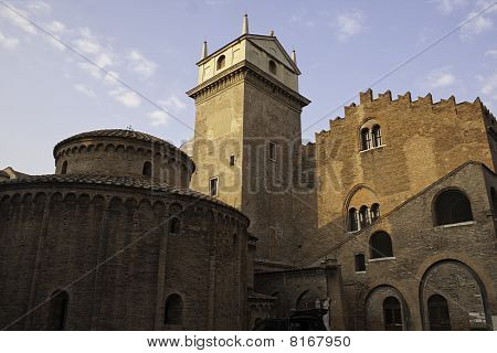 เพียซ Sordello ใน Mantova