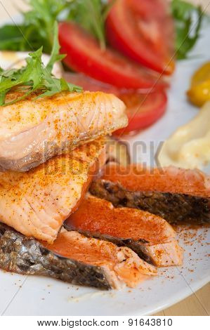 Grilled Samon Filet With Vegetables Salad